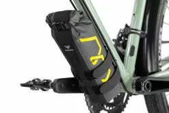 Apidura Expedition Cargo Cage Pack 13 Apidura Expedition Cargo Cage Pack -Cykler Salg apidura expedition cargo pack feature downtube fit hires
